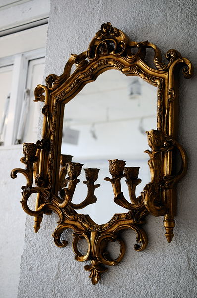 ホールの鏡